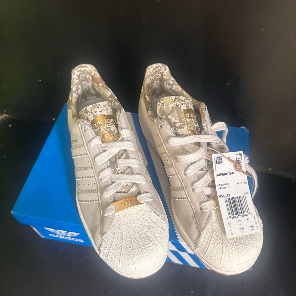 Adidas Superstar camo Sneakers 5 NWT - Picture 3 of 6